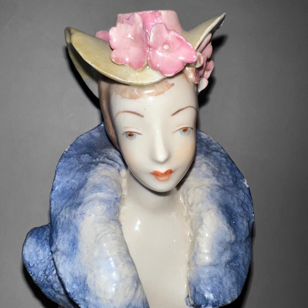 Victorian "Lady Roses" Mini Bust - Picture 2 of 8
